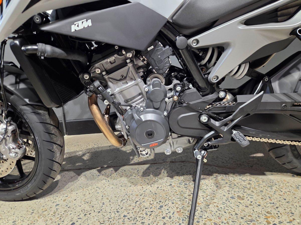 2024 KTM 790 DUKE ROAD