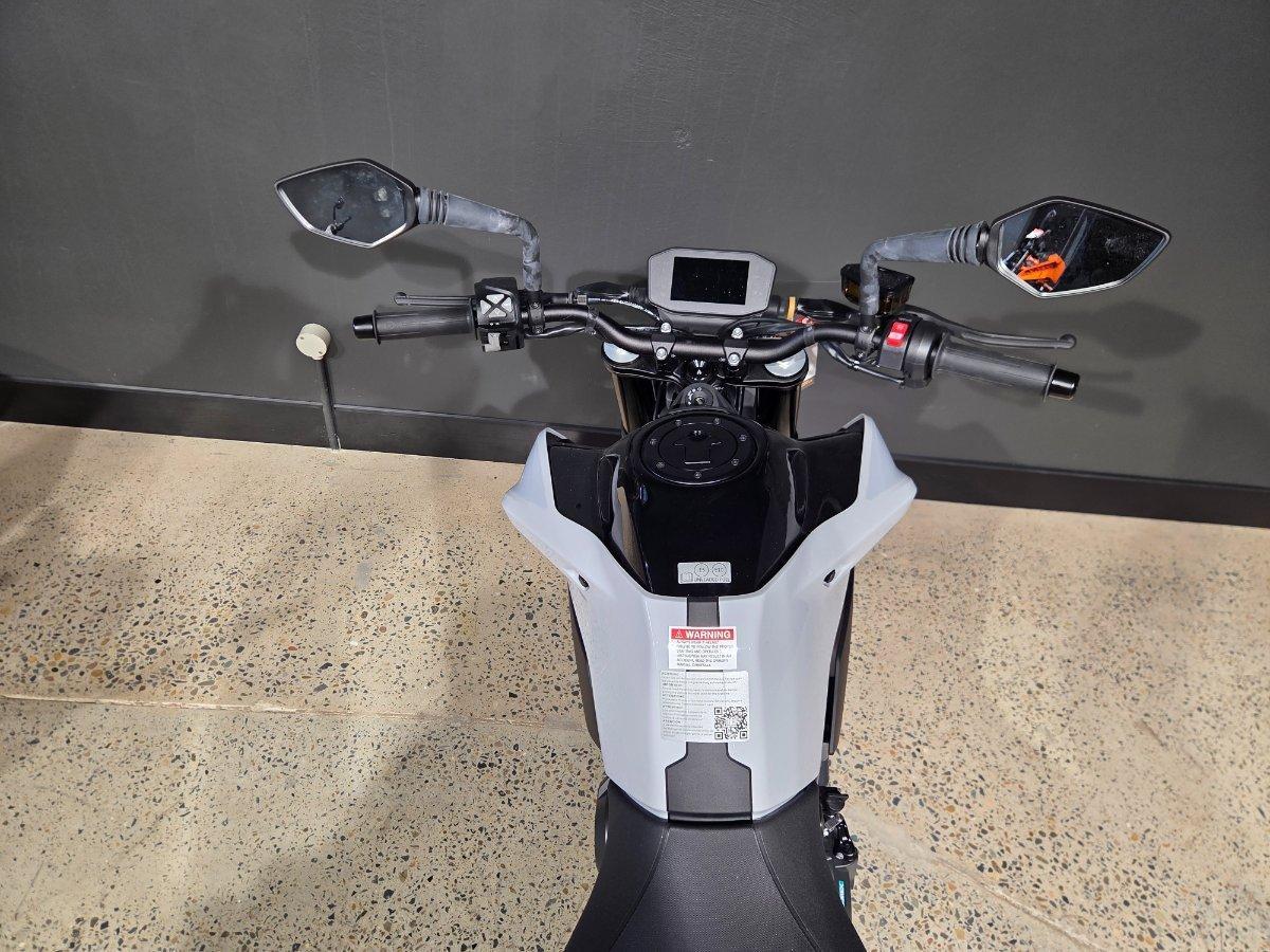 2024 KTM 790 DUKE ROAD