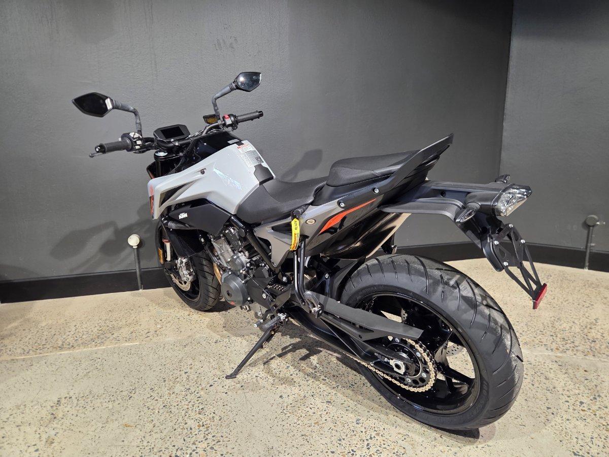 2024 KTM 790 DUKE ROAD