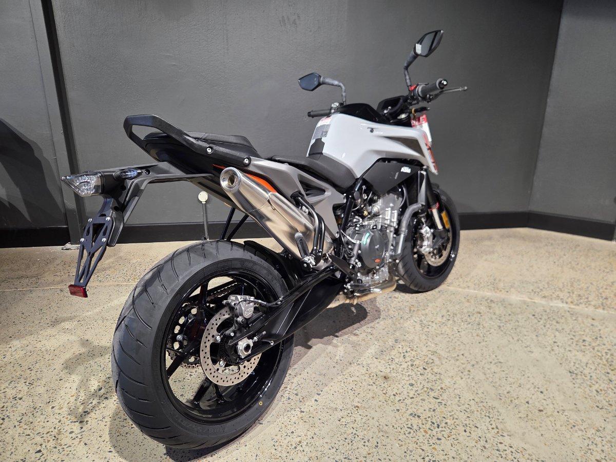 2024 KTM 790 DUKE ROAD