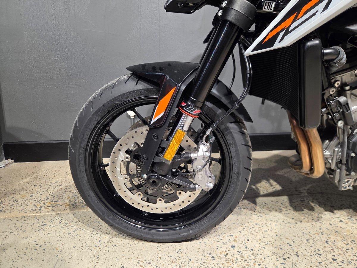 2024 KTM 790 DUKE ROAD