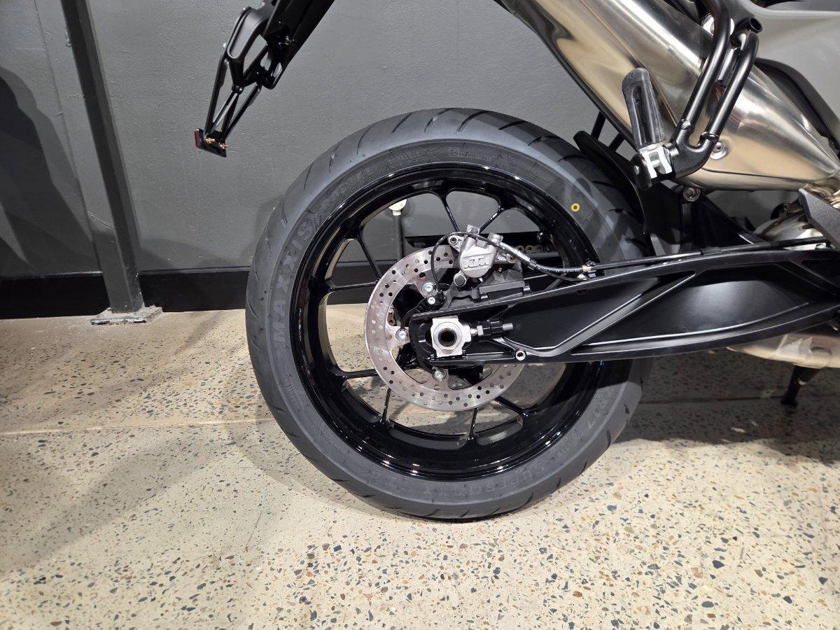 2024 KTM 790 DUKE ROAD