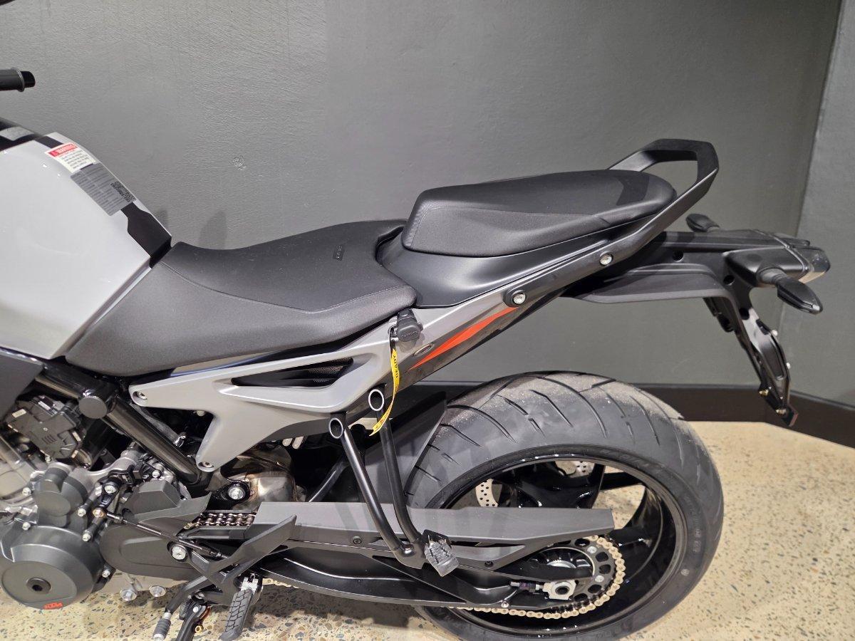 2024 KTM 790 DUKE ROAD