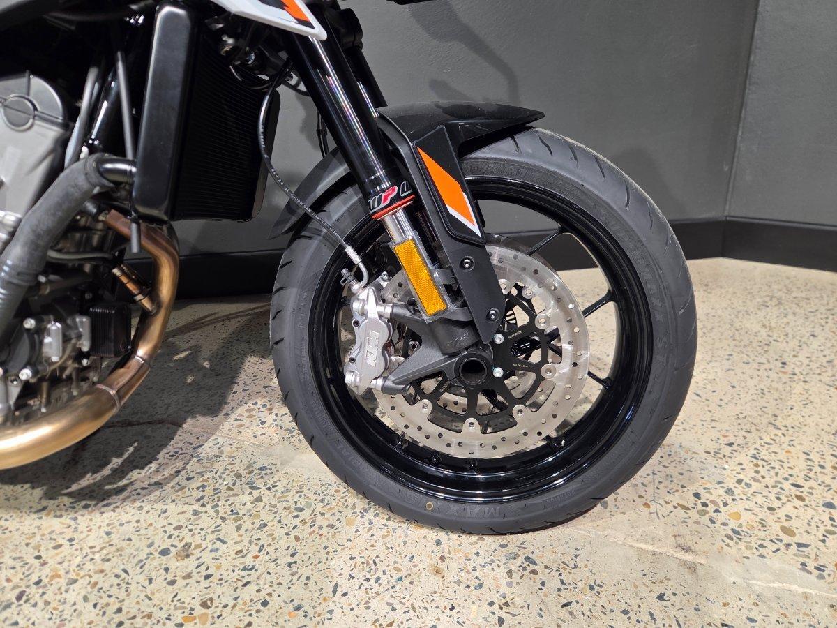 2024 KTM 790 DUKE ROAD