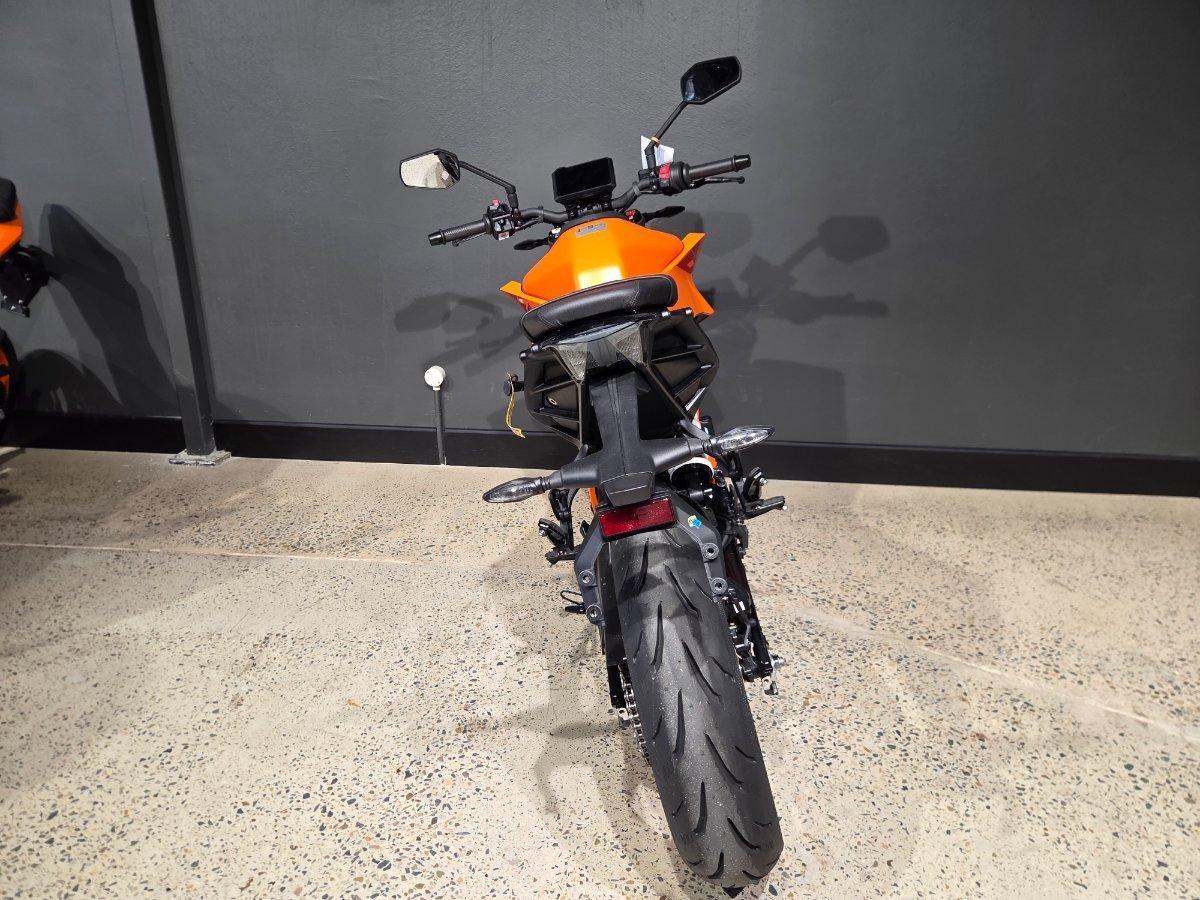 2025 KTM 390 DUKE ROAD