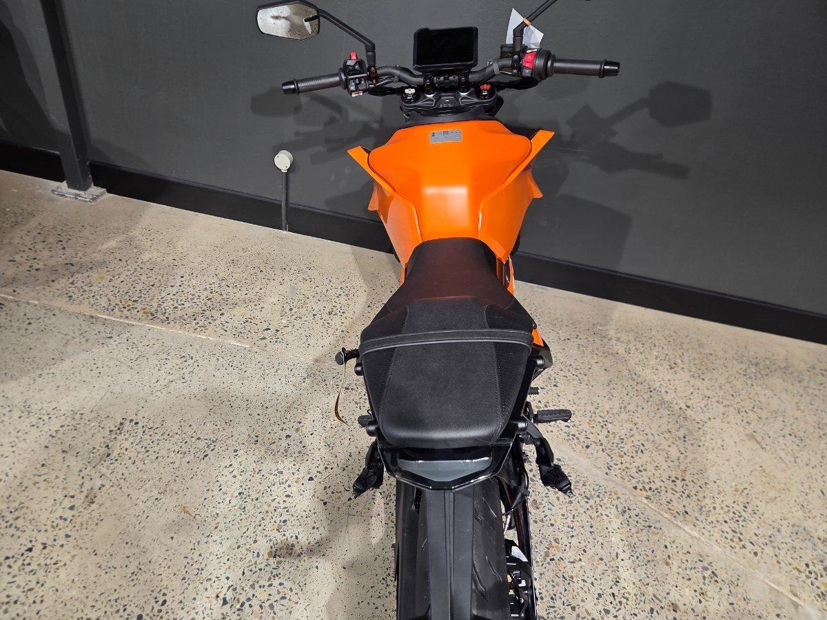 2025 KTM 390 DUKE ROAD