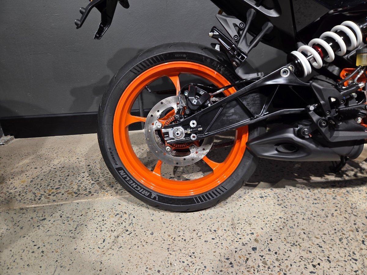 2025 KTM 390 DUKE ROAD