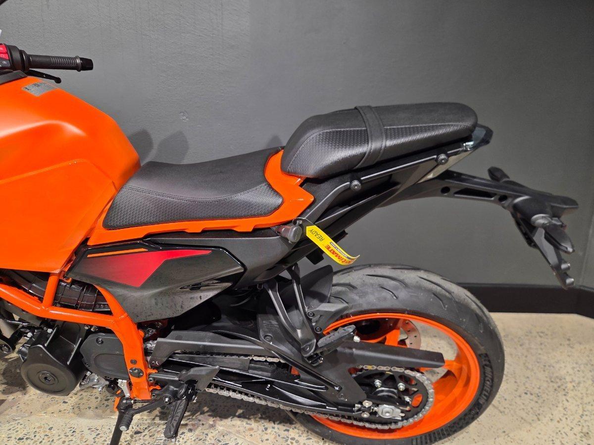 2025 KTM 390 DUKE ROAD