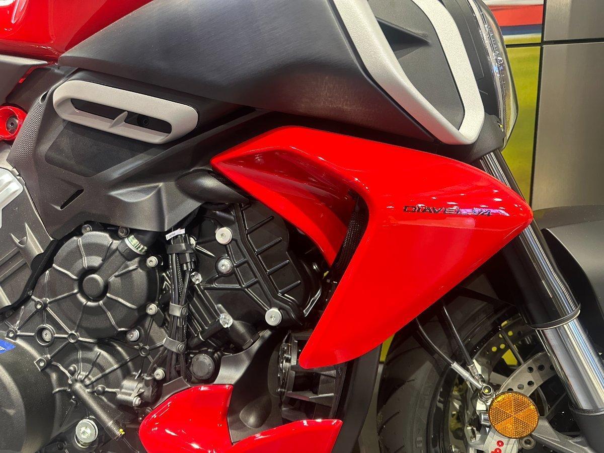 2026 DUCATI DIAVEL V4 CRUISER