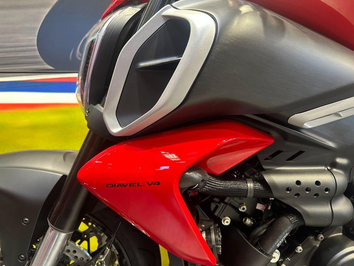 2026 DUCATI DIAVEL V4 CRUISER
