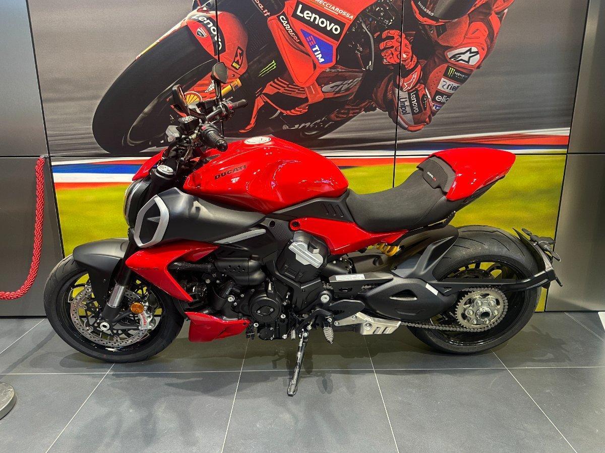 2026 DUCATI DIAVEL V4 CRUISER