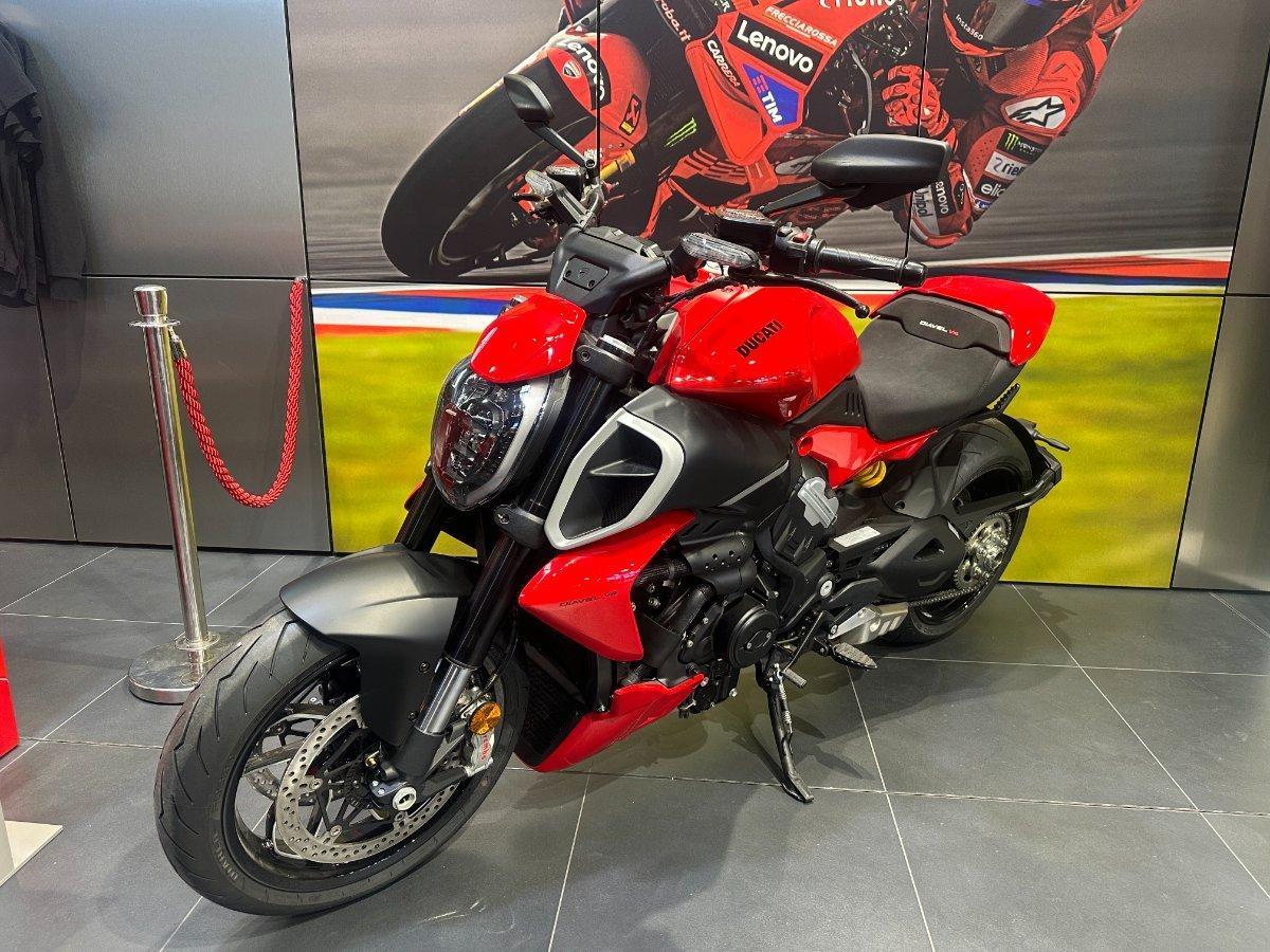 2026 DUCATI DIAVEL V4 CRUISER