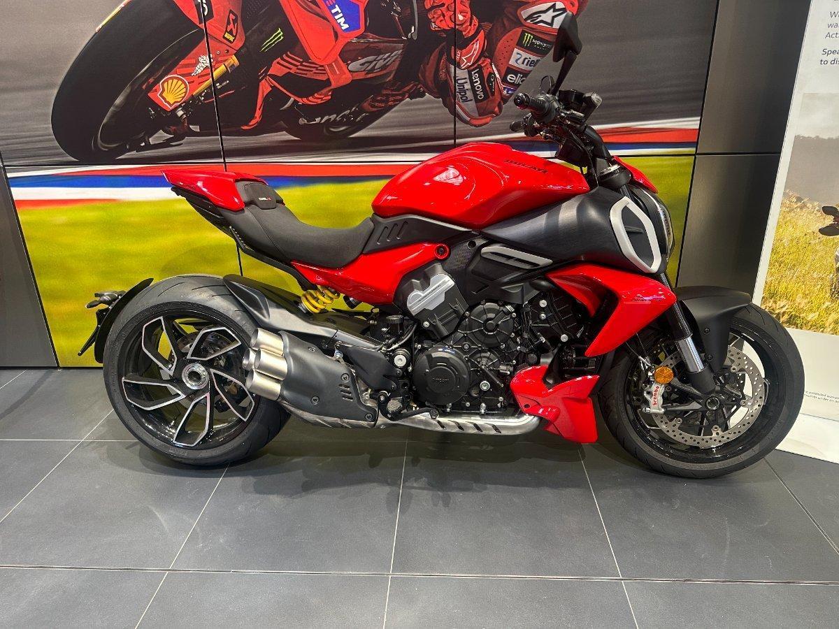 2026 DUCATI DIAVEL V4 CRUISER