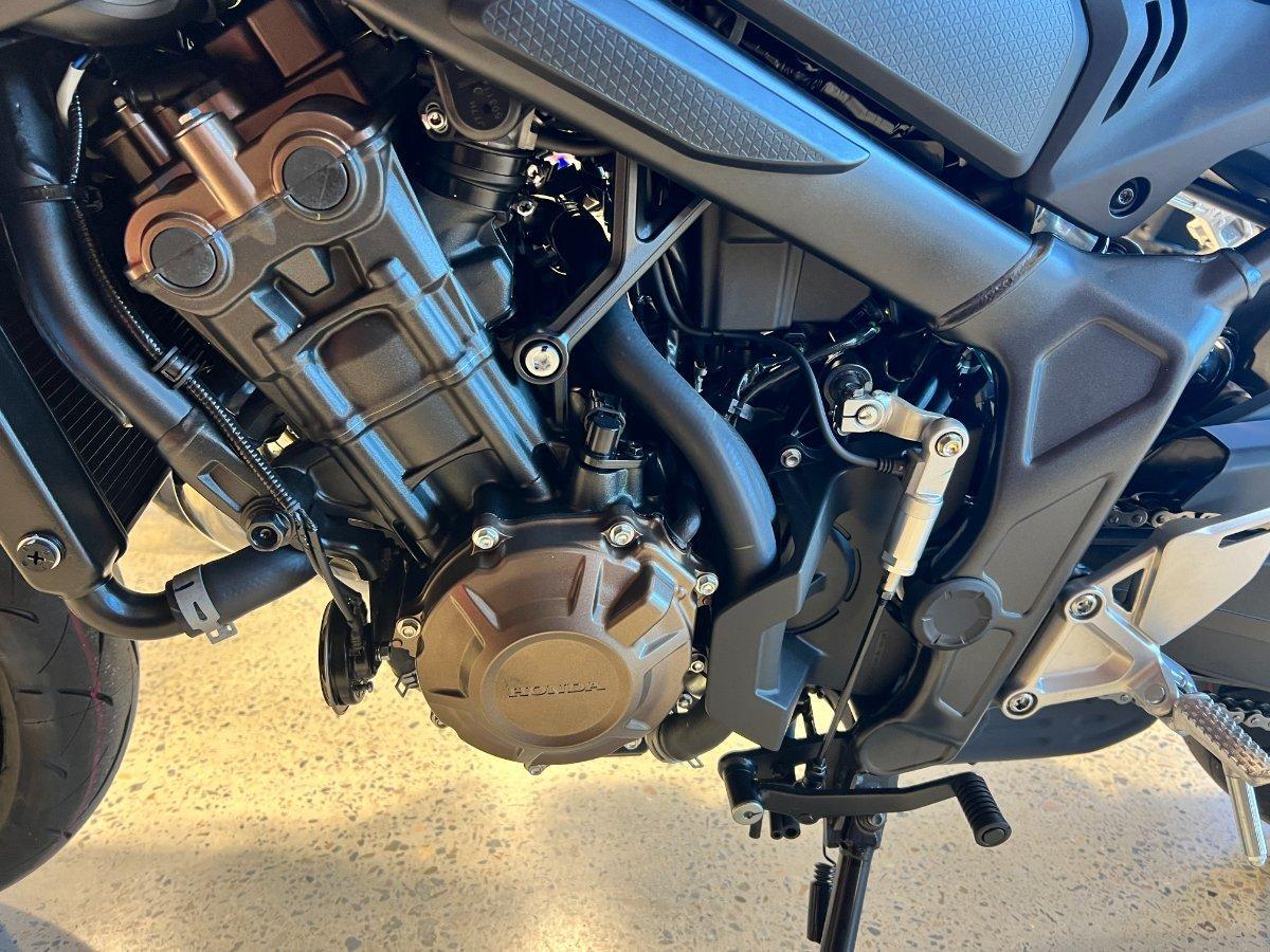 2026 HONDA CB650R E-CLUTCH SPORTS