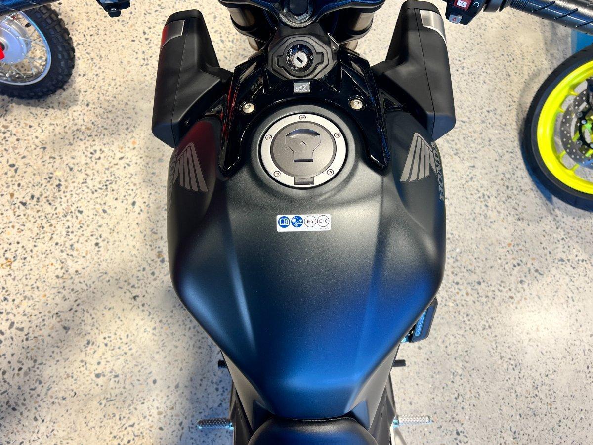 2026 HONDA CB650R E-CLUTCH SPORTS