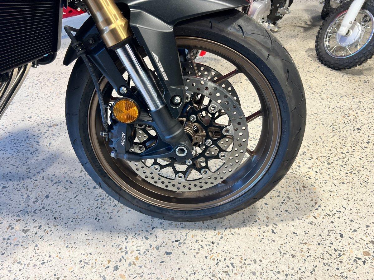 2026 HONDA CB650R E-CLUTCH SPORTS