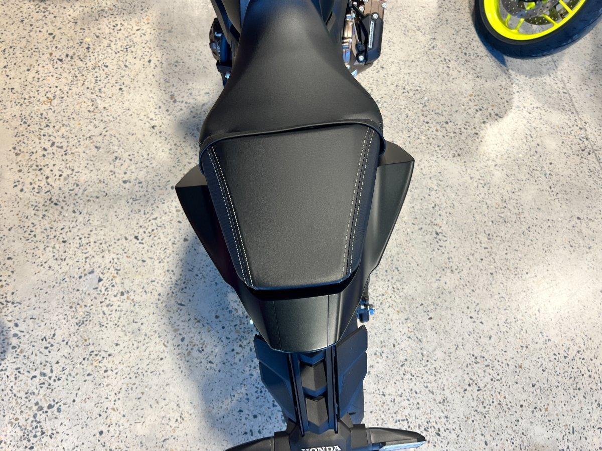 2026 HONDA CB650R E-CLUTCH SPORTS