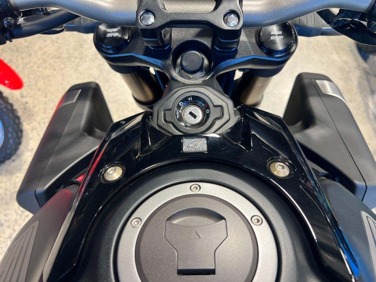 2026 HONDA CB650R E-CLUTCH SPORTS