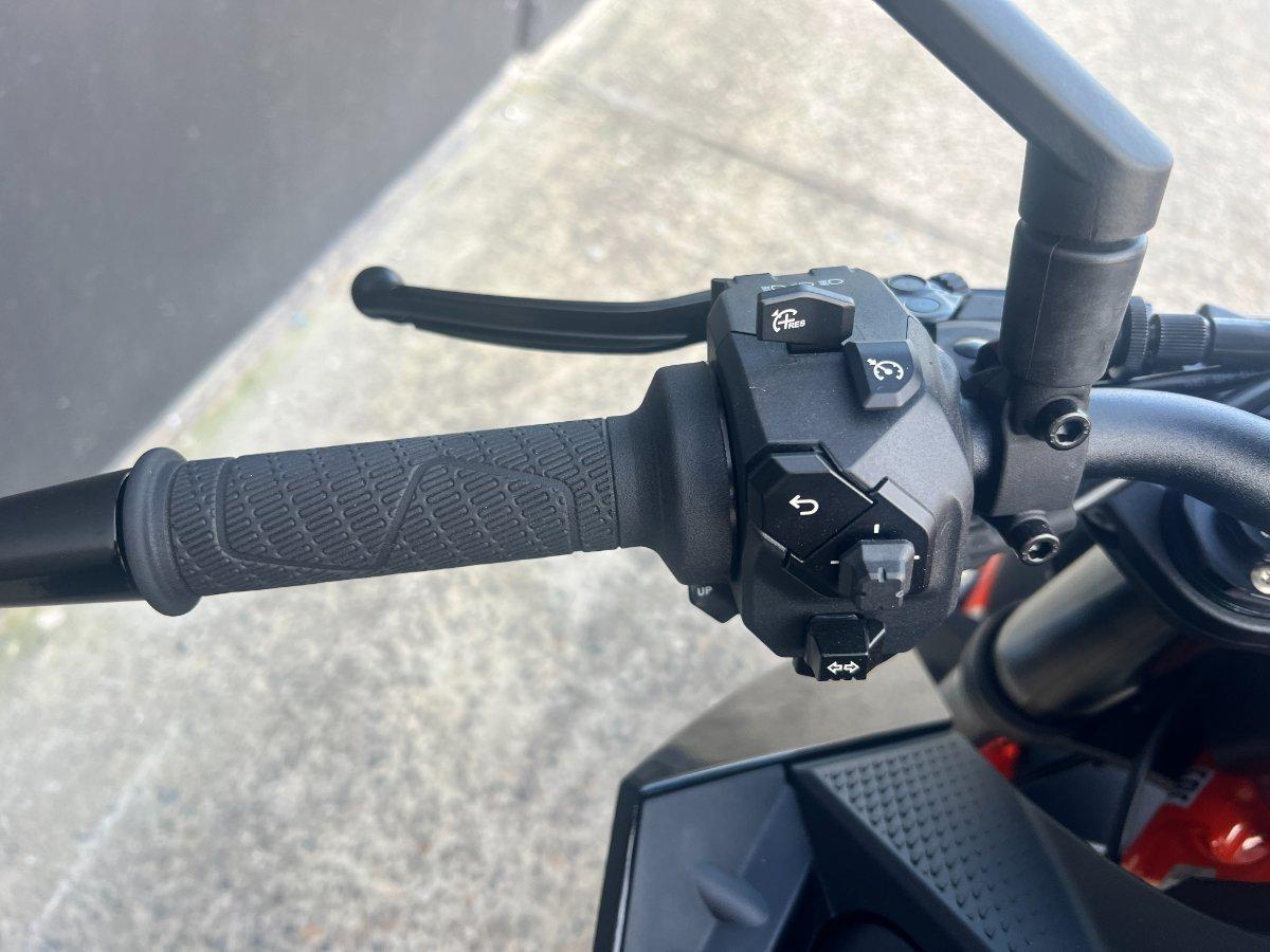 2026 KTM 990 DUKE R ROAD
