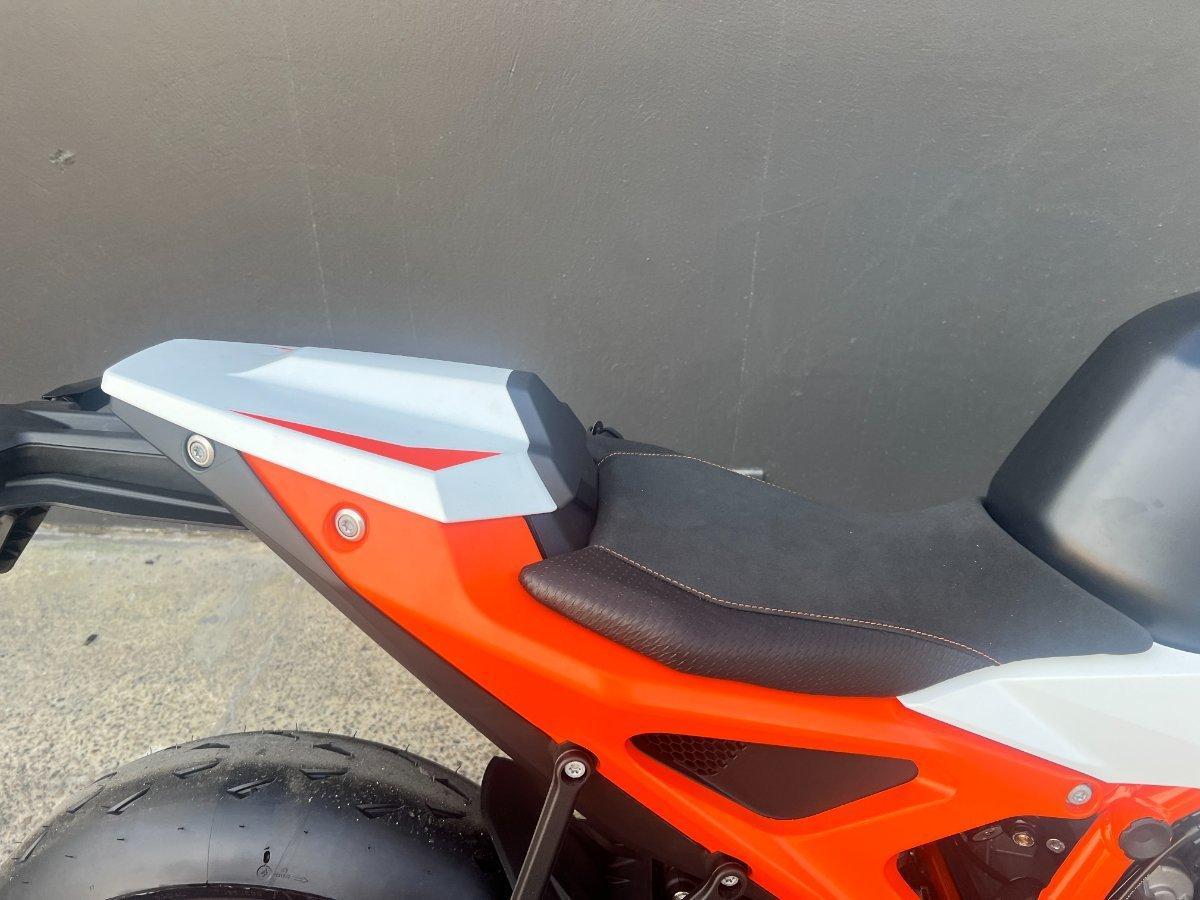 2026 KTM 990 DUKE R ROAD