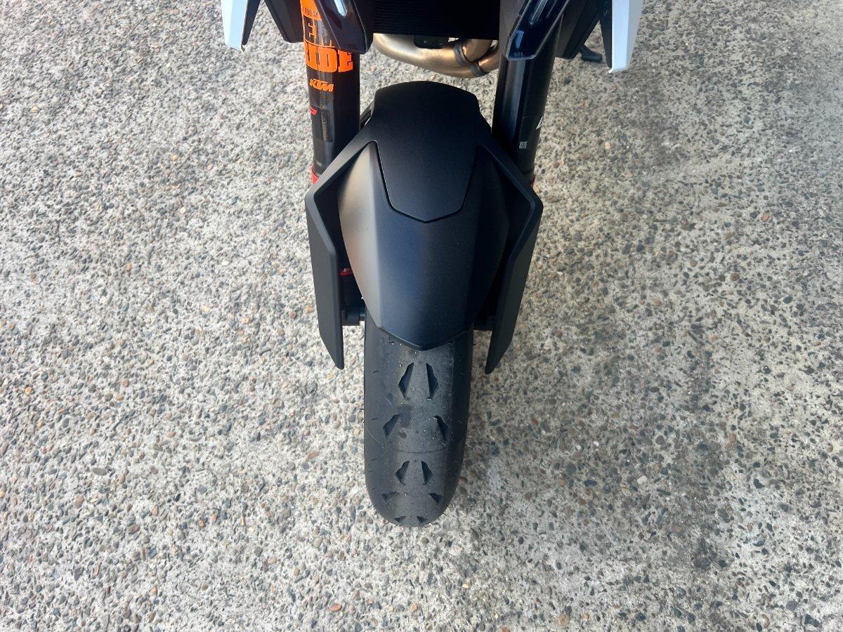2026 KTM 990 DUKE R ROAD