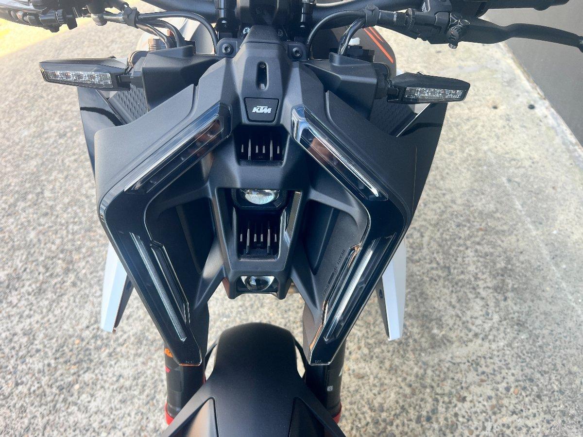 2026 KTM 990 DUKE R ROAD