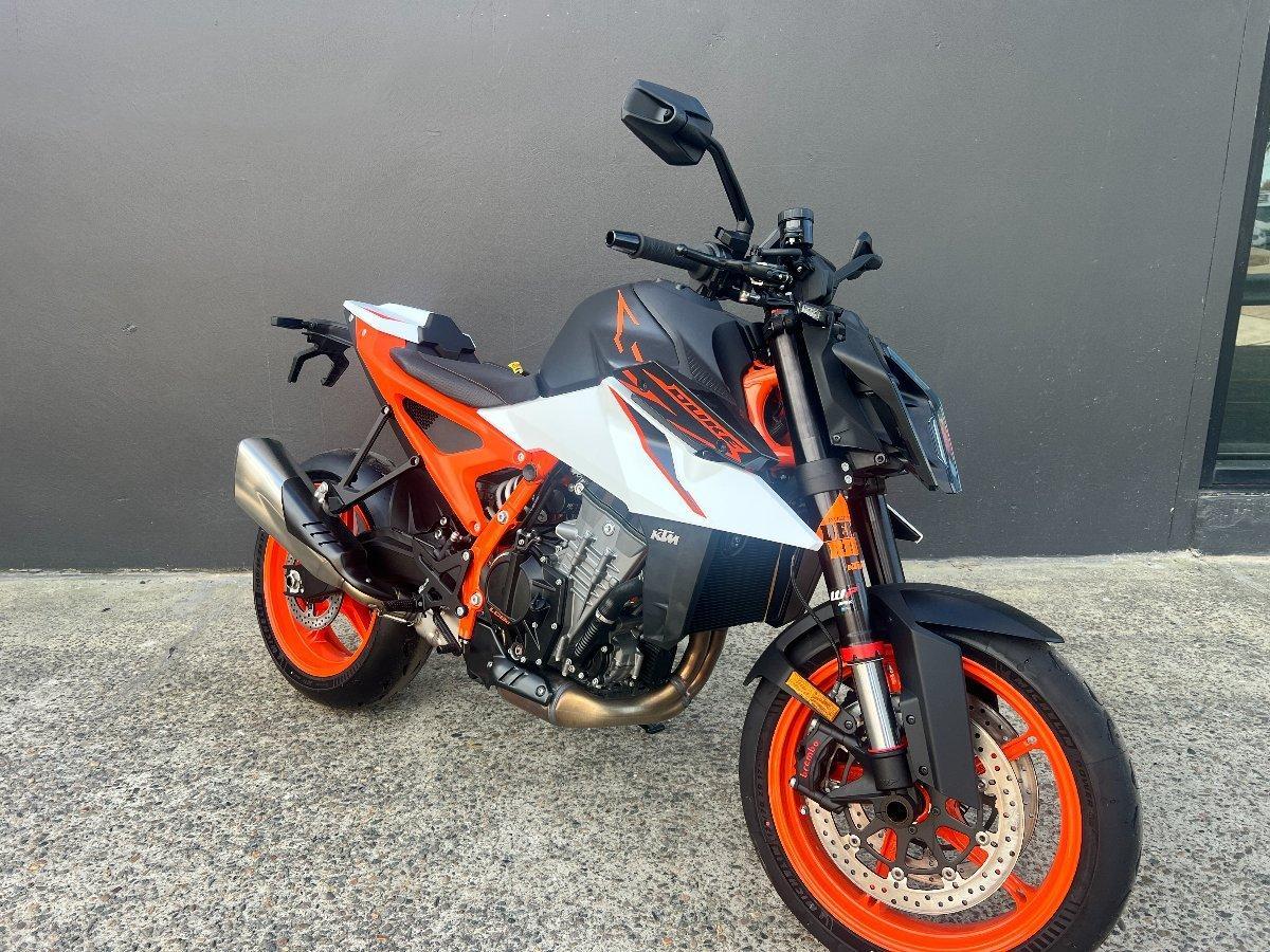 2026 KTM 990 DUKE R ROAD