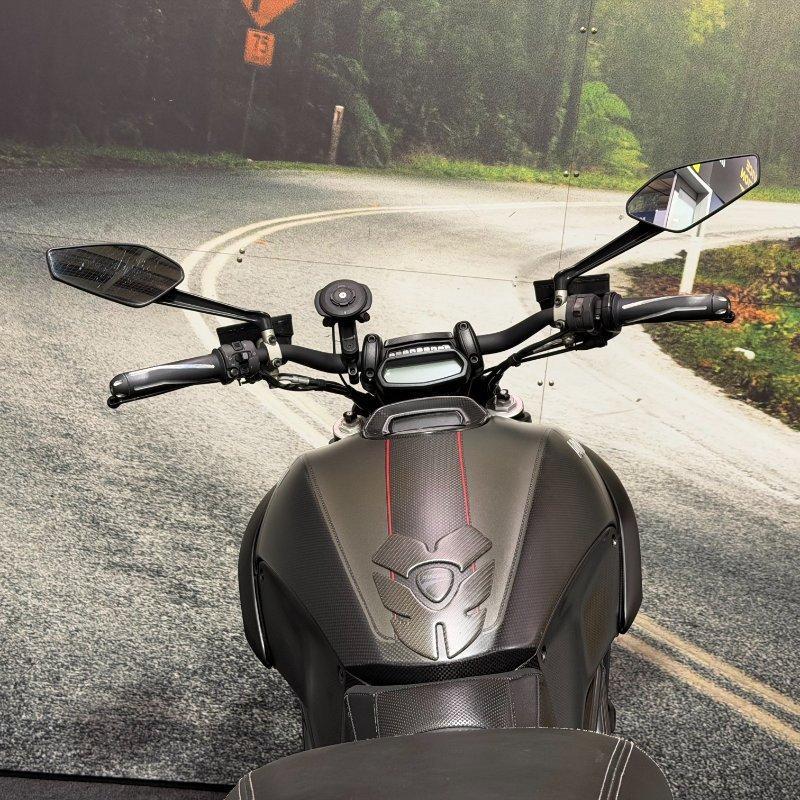 2016 DUCATI DIAVEL CARBON CRUISER