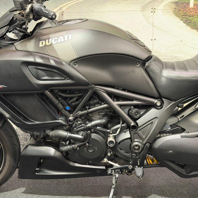 2016 DUCATI DIAVEL CARBON CRUISER