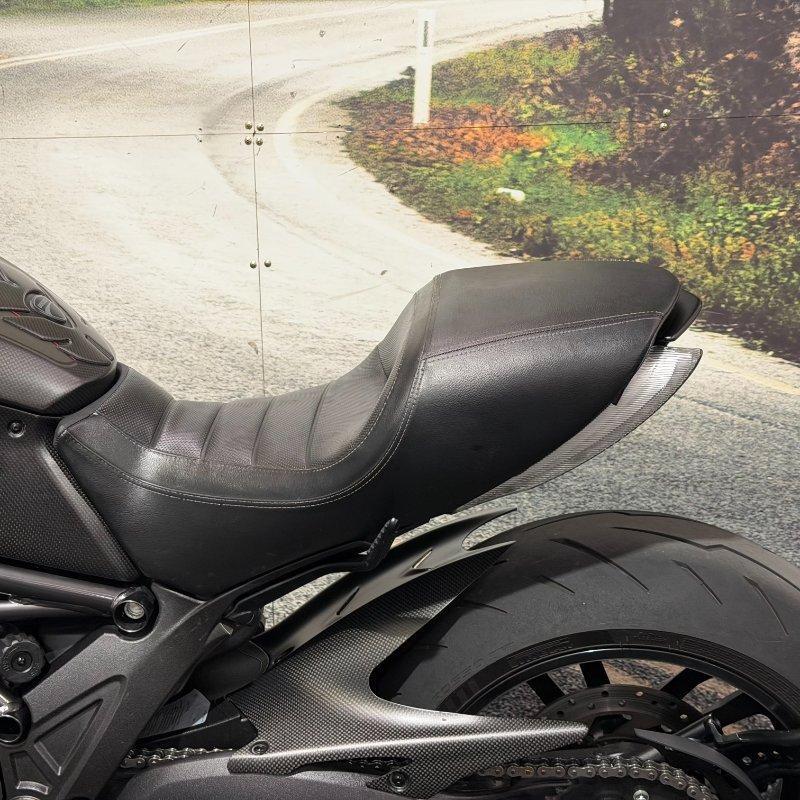 2016 DUCATI DIAVEL CARBON CRUISER