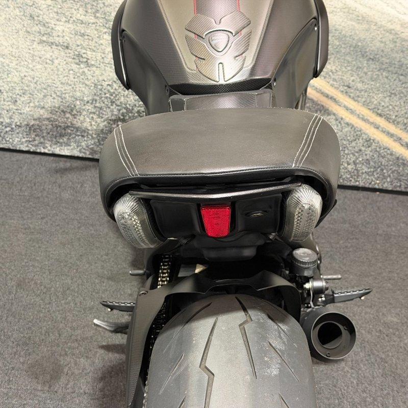 2016 DUCATI DIAVEL CARBON CRUISER