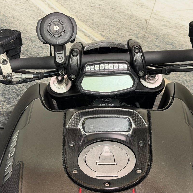 2016 DUCATI DIAVEL CARBON CRUISER