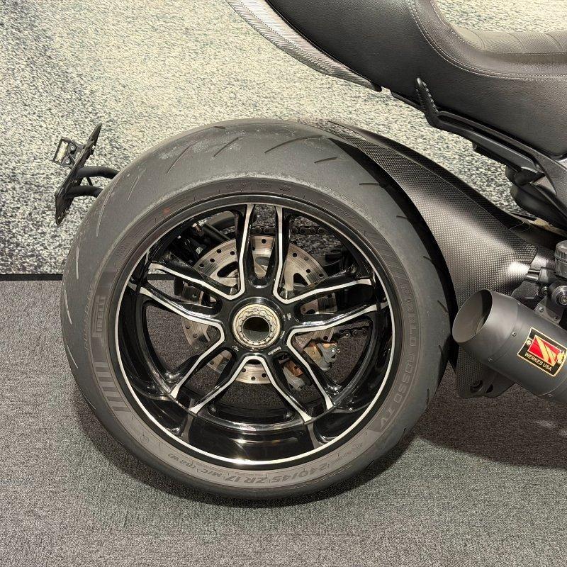 2016 DUCATI DIAVEL CARBON CRUISER