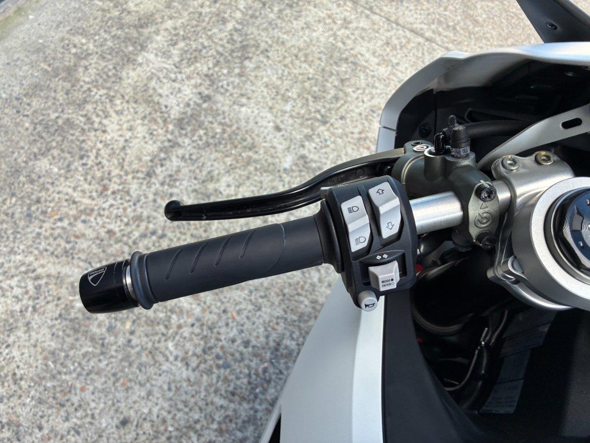 2022 DUCATI PANIGALE V2 SPORTS