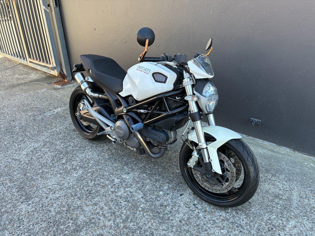 2013 DUCATI MONSTER 696 ROAD