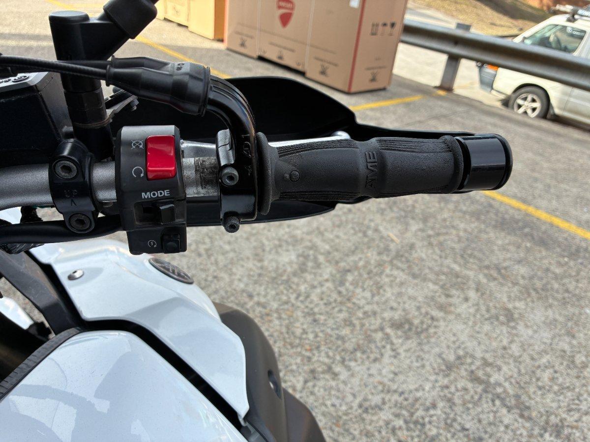 2011 YAMAHA XTZ1200 SUPER TENERE DUAL SPORTS