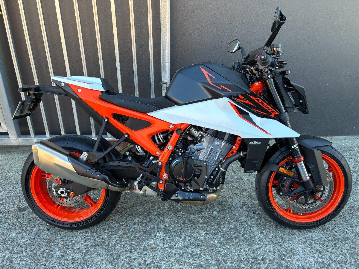 2026 KTM 990 DUKE R ROAD