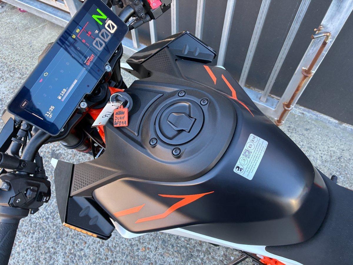 2026 KTM 990 DUKE R ROAD