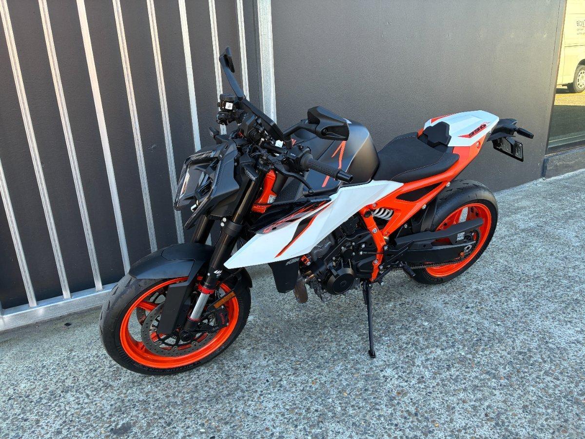 2026 KTM 990 DUKE R ROAD