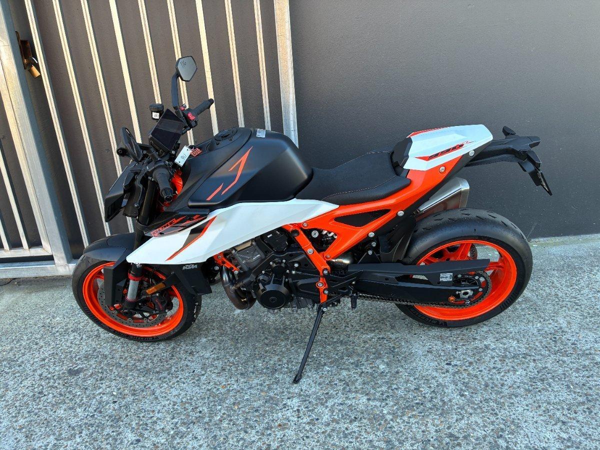 2026 KTM 990 DUKE R ROAD