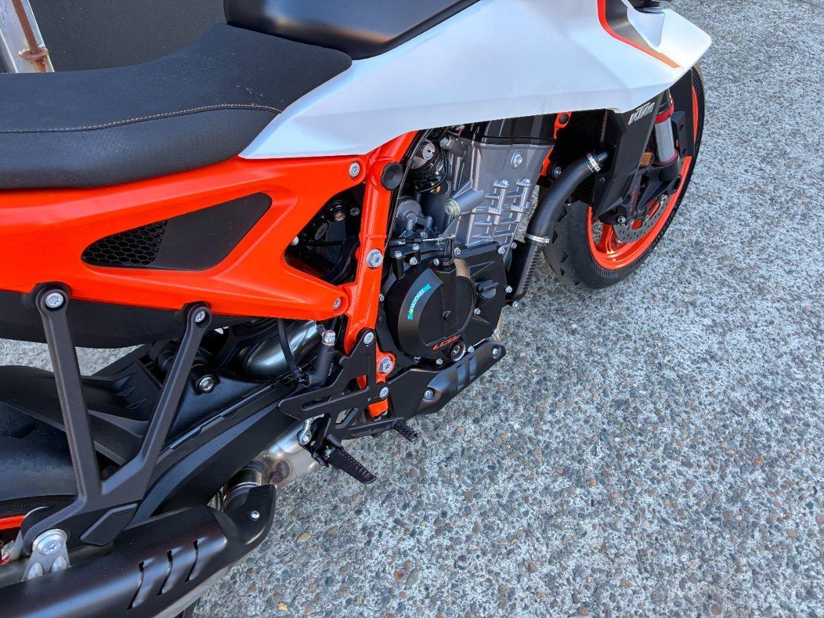 2026 KTM 990 DUKE R ROAD