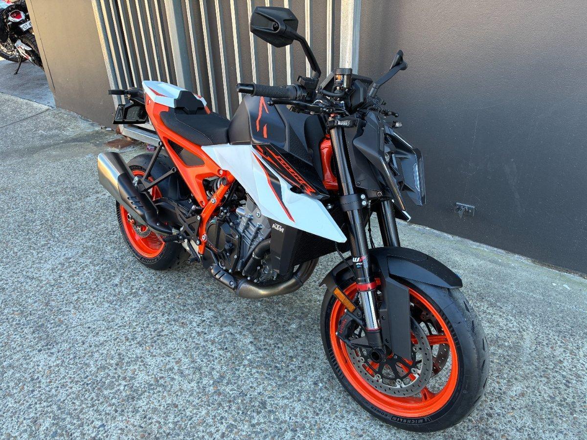 2026 KTM 990 DUKE R ROAD