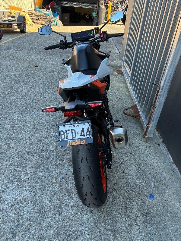2026 KTM 990 DUKE R ROAD
