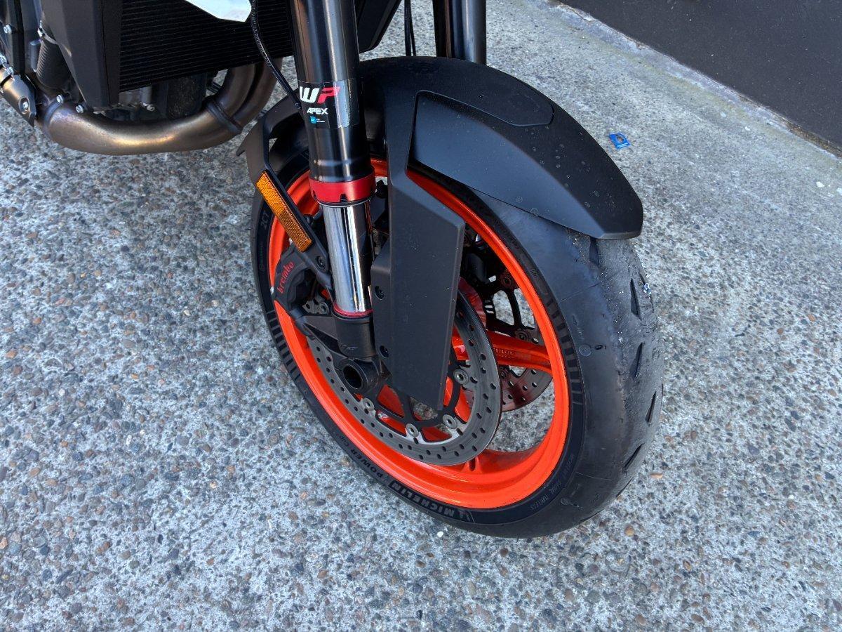 2026 KTM 990 DUKE R ROAD