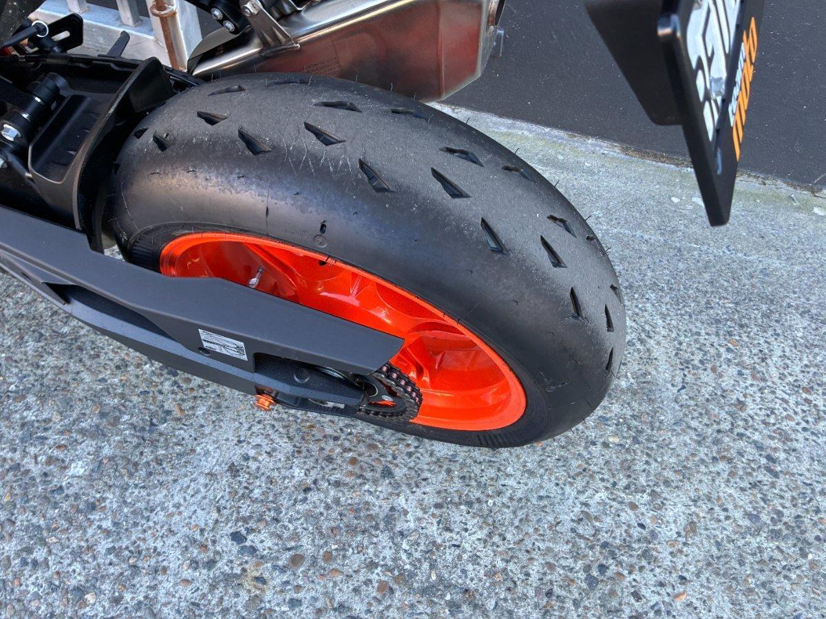 2026 KTM 990 DUKE R ROAD