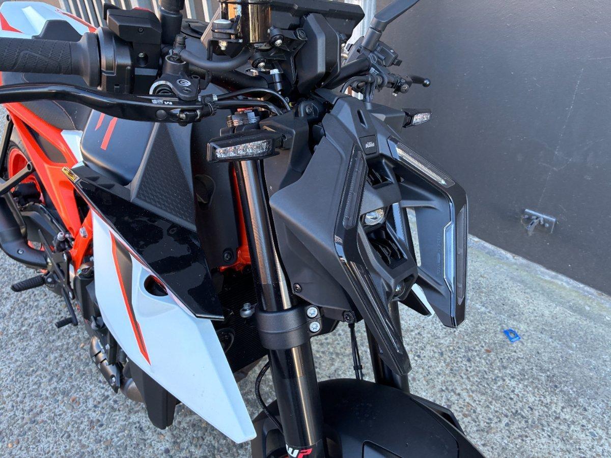 2026 KTM 990 DUKE R ROAD