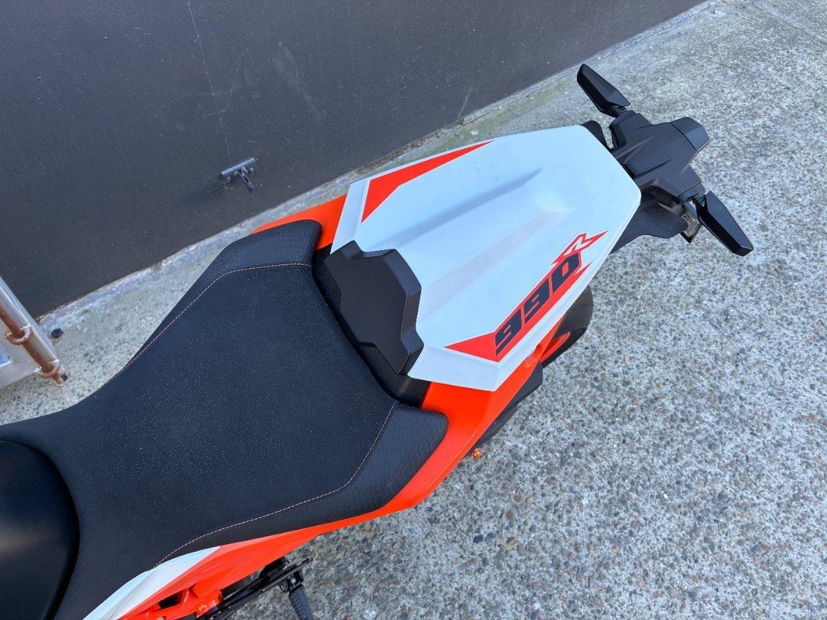 2026 KTM 990 DUKE R ROAD