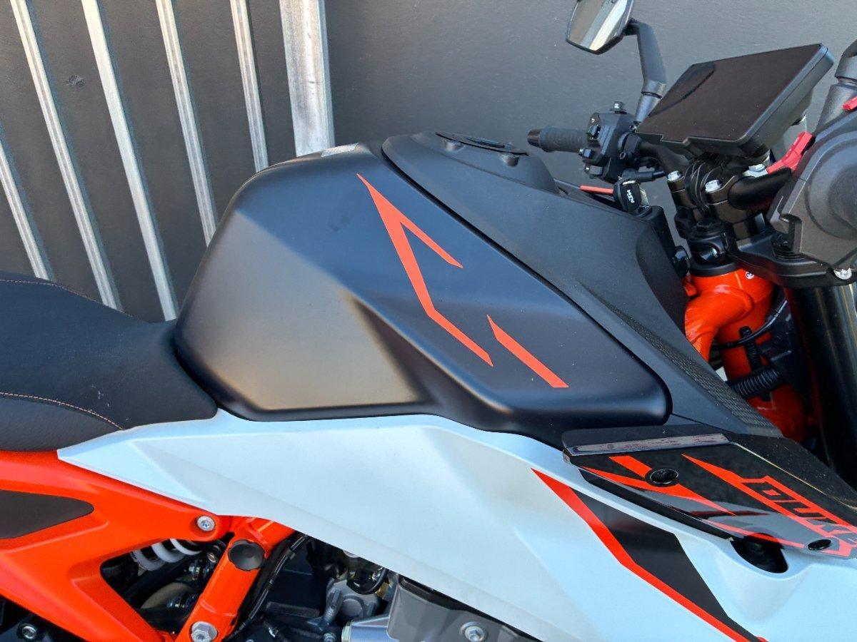 2026 KTM 990 DUKE R ROAD