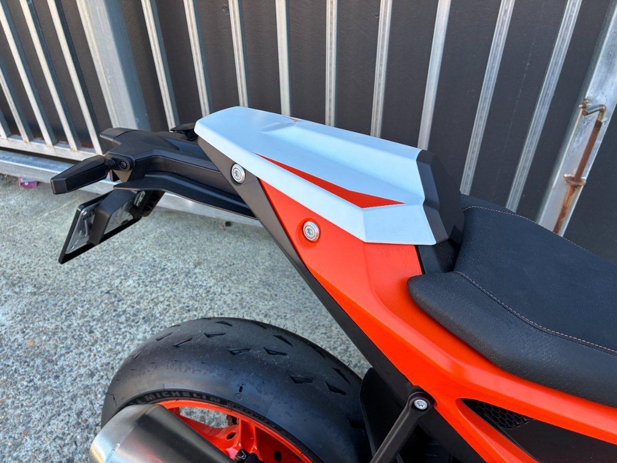 2026 KTM 990 DUKE R ROAD