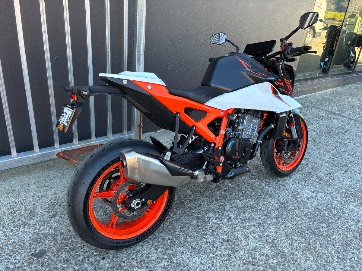 2026 KTM 990 DUKE R ROAD